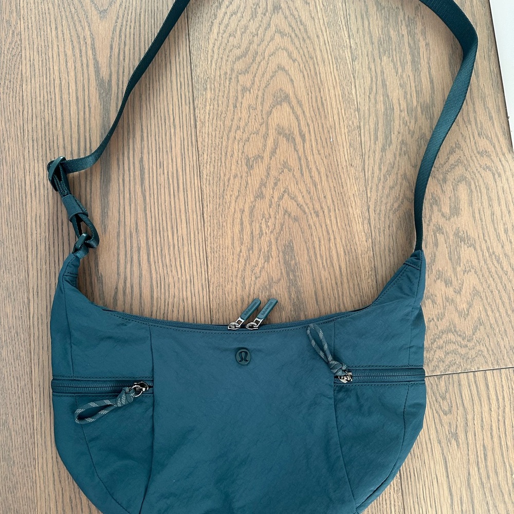 Lululemon Slouchy Sling Bag 6L